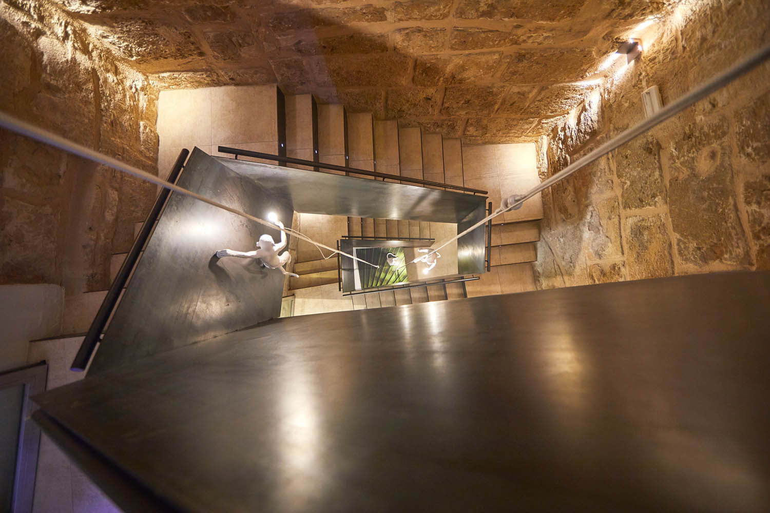 Escaleras hotel.jpeg